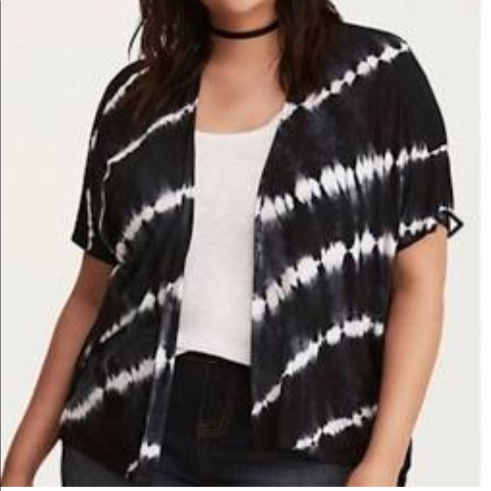 Torrid black and white tie dye kimono